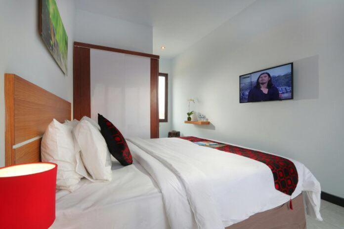 Valomia Guest House เกอโรโบกัน ภายนอก รูปภาพ